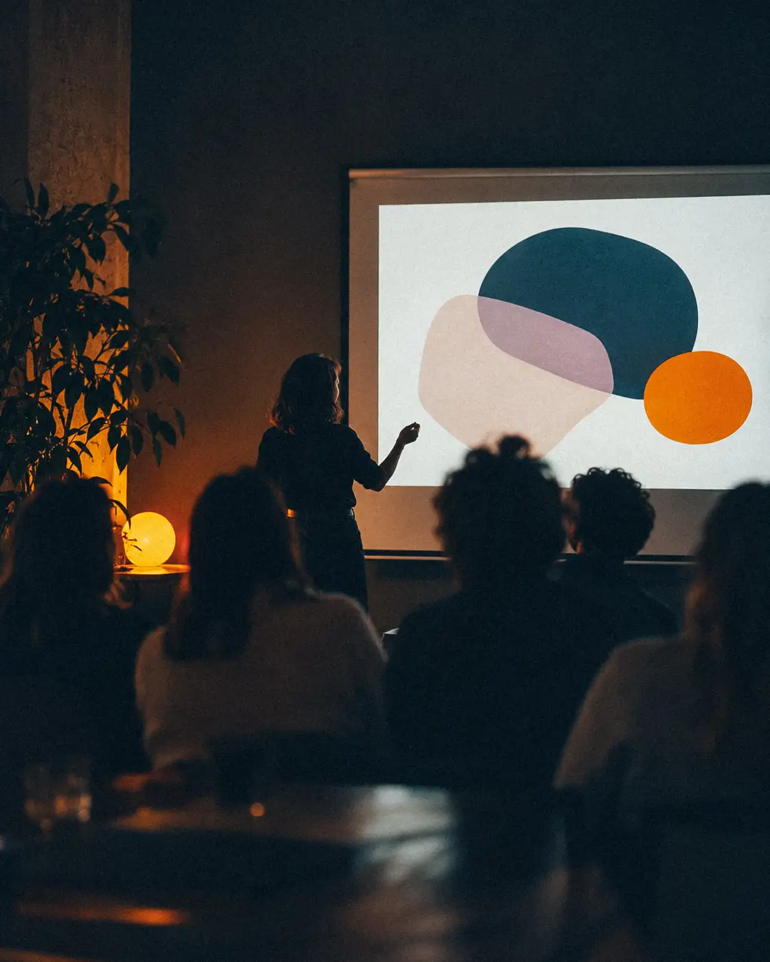 Présentation marketing devant une équipe
